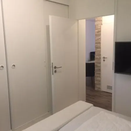 21095 Apartment *